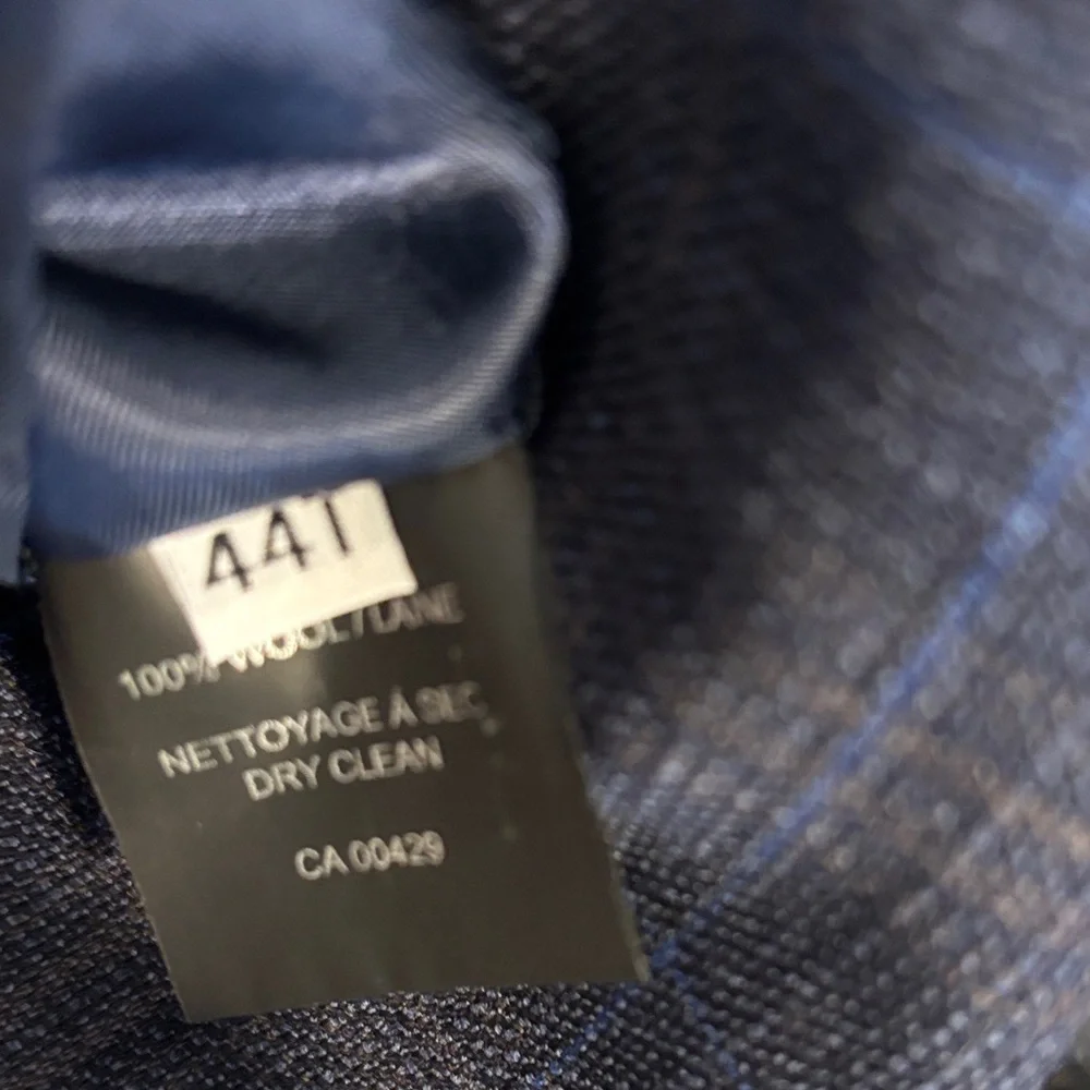 Size 44 Tall Peter Millar checkered sport coat. Excellent condition.